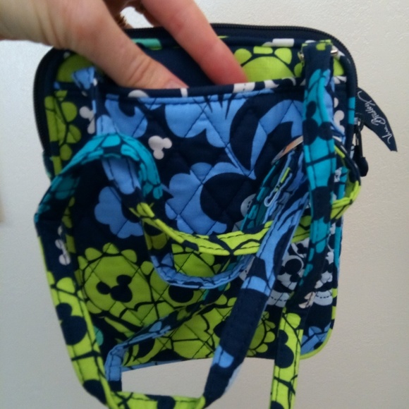 💕2 left! 💕Disney Mickey Vera Bradley mini bag - Picture 5 of 8